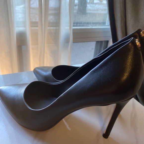 GUESS HEELS - Picture 2 of 5